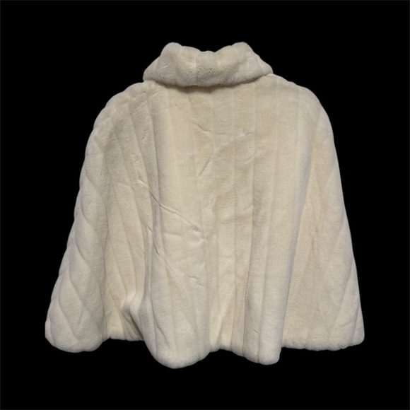 East 5th Cream Faux Fur Cape - Picture 2 of 4